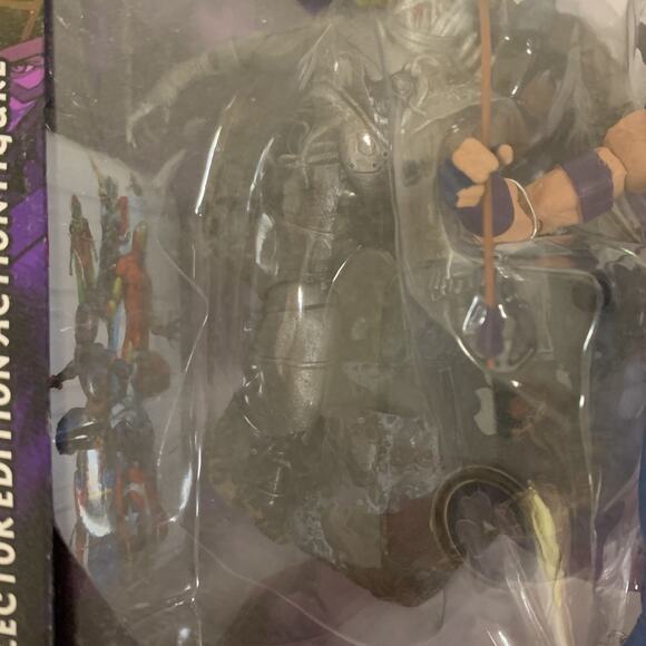 Diamond Select Toys Marvel Classic Hawkeye Action Figure - Picture 7 of 8